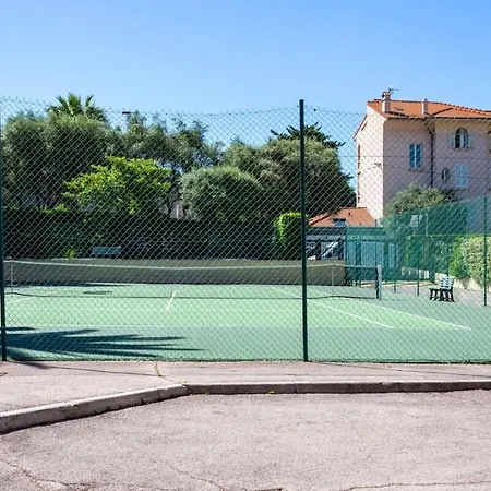 Apartment Private Air-conditioned Studio With Furnished Terrace In A Quiet Area *