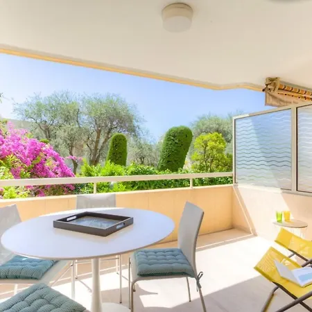 Private Air-conditioned Studio With Furnished Terrace In A Quiet Area * Juan-les-Pins