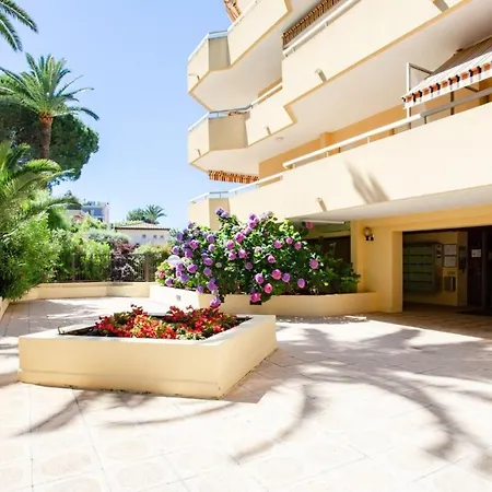 Private Air-conditioned Studio With Furnished Terrace In A Quiet Area Juan-les-Pins