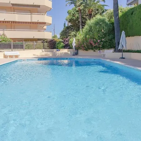 Private Air-conditioned Studio With Furnished Terrace In A Quiet Area Apartment *