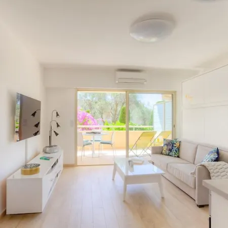 Private Air-conditioned Studio With Furnished Terrace In A Quiet Area Juan-les-Pins