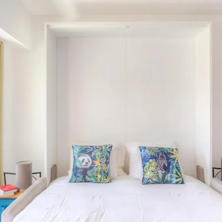 Private Air-conditioned Studio With Furnished Terrace In A Quiet Area