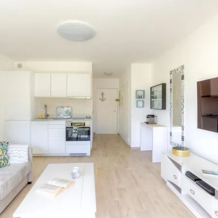 Private Air-conditioned Studio With Furnished Terrace In A Quiet Area Juan-les-Pins