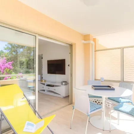 Private Air-conditioned Studio With Furnished Terrace In A Quiet Area